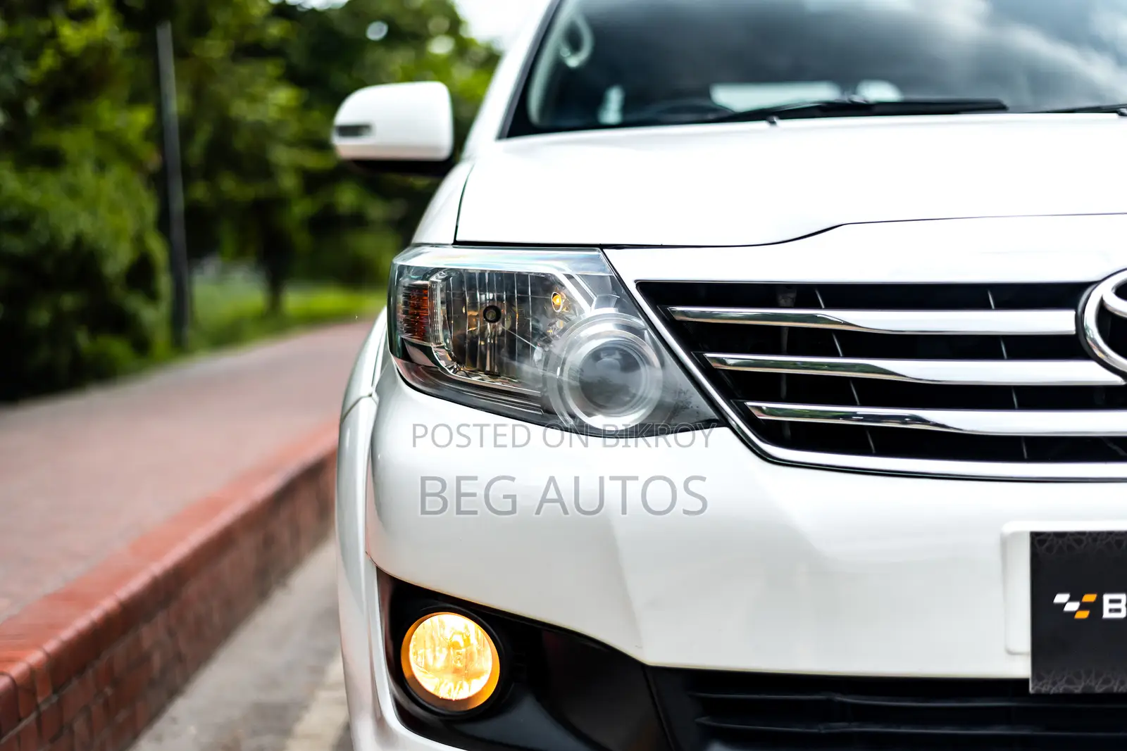 Toyota Fortuner 2.7 Four-Wheel Drive 2011 White