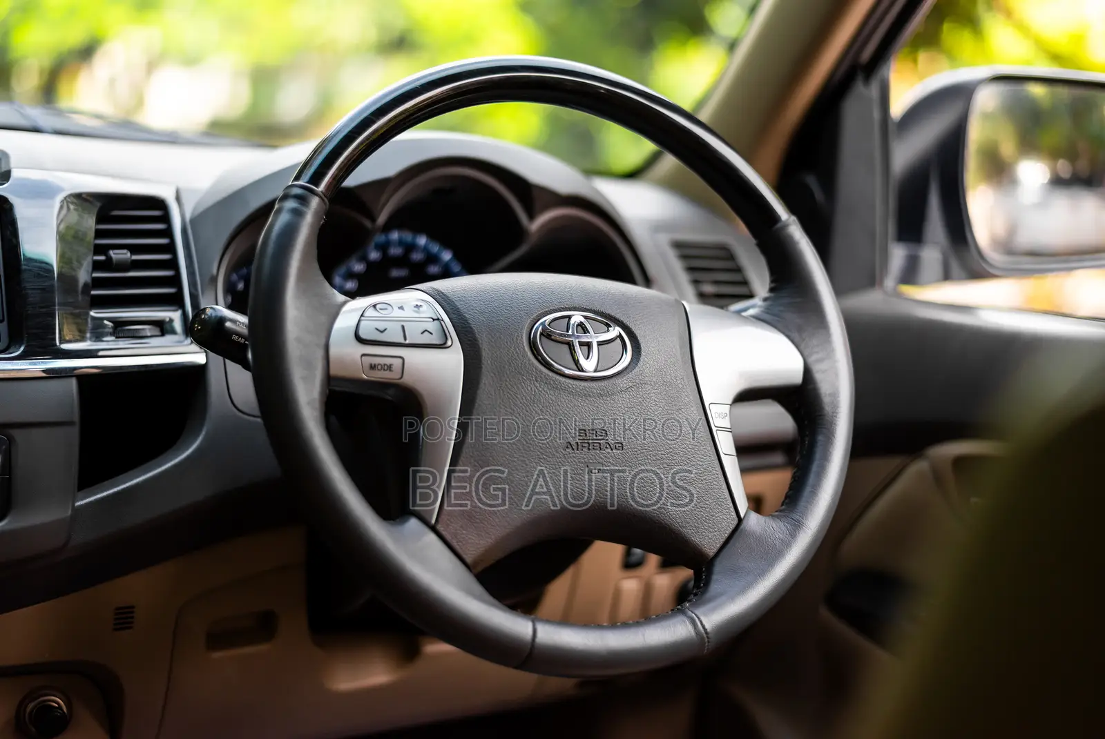 Toyota Fortuner 2.7 Four-Wheel Drive 2011 White