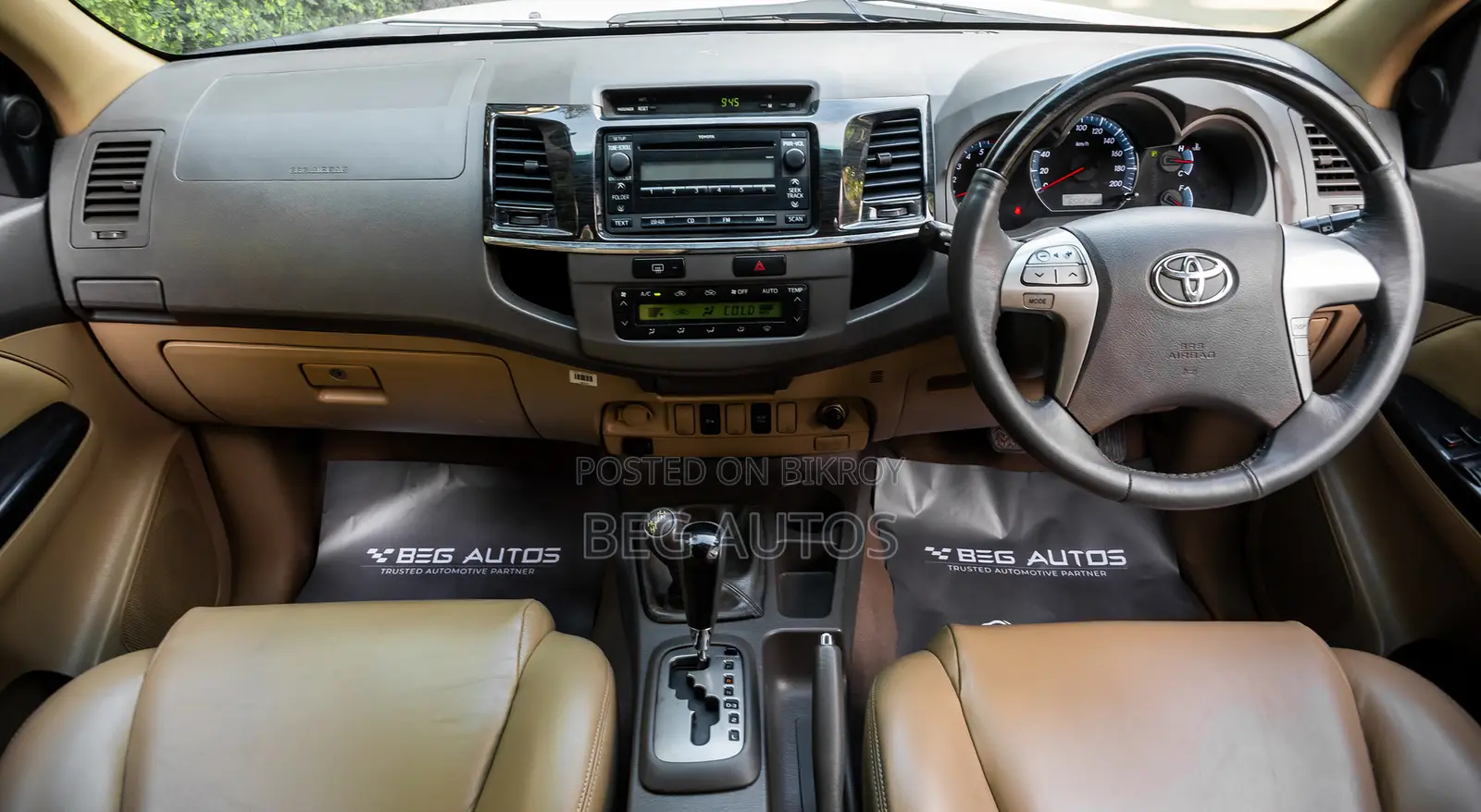 Toyota Fortuner 2.7 Four-Wheel Drive 2011 White