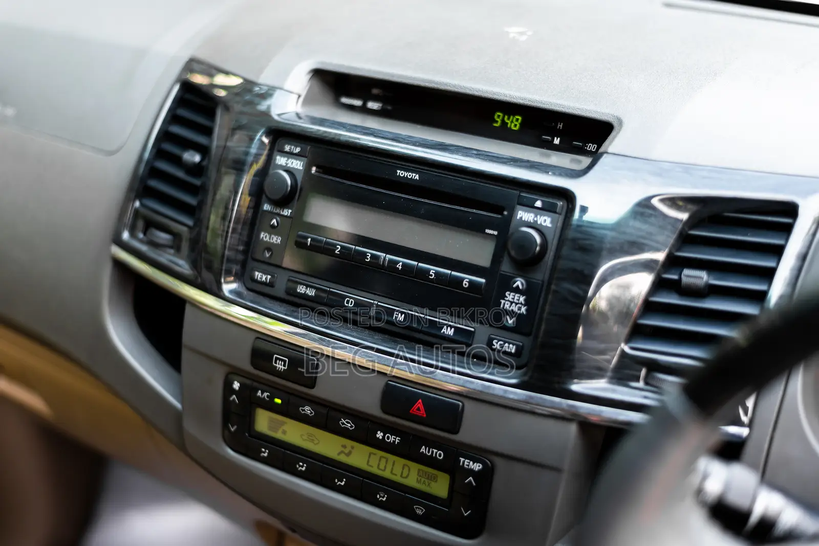 Toyota Fortuner 2.7 Four-Wheel Drive 2011 White