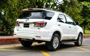 Toyota Fortuner 2.7 Four-Wheel Drive 2011 White