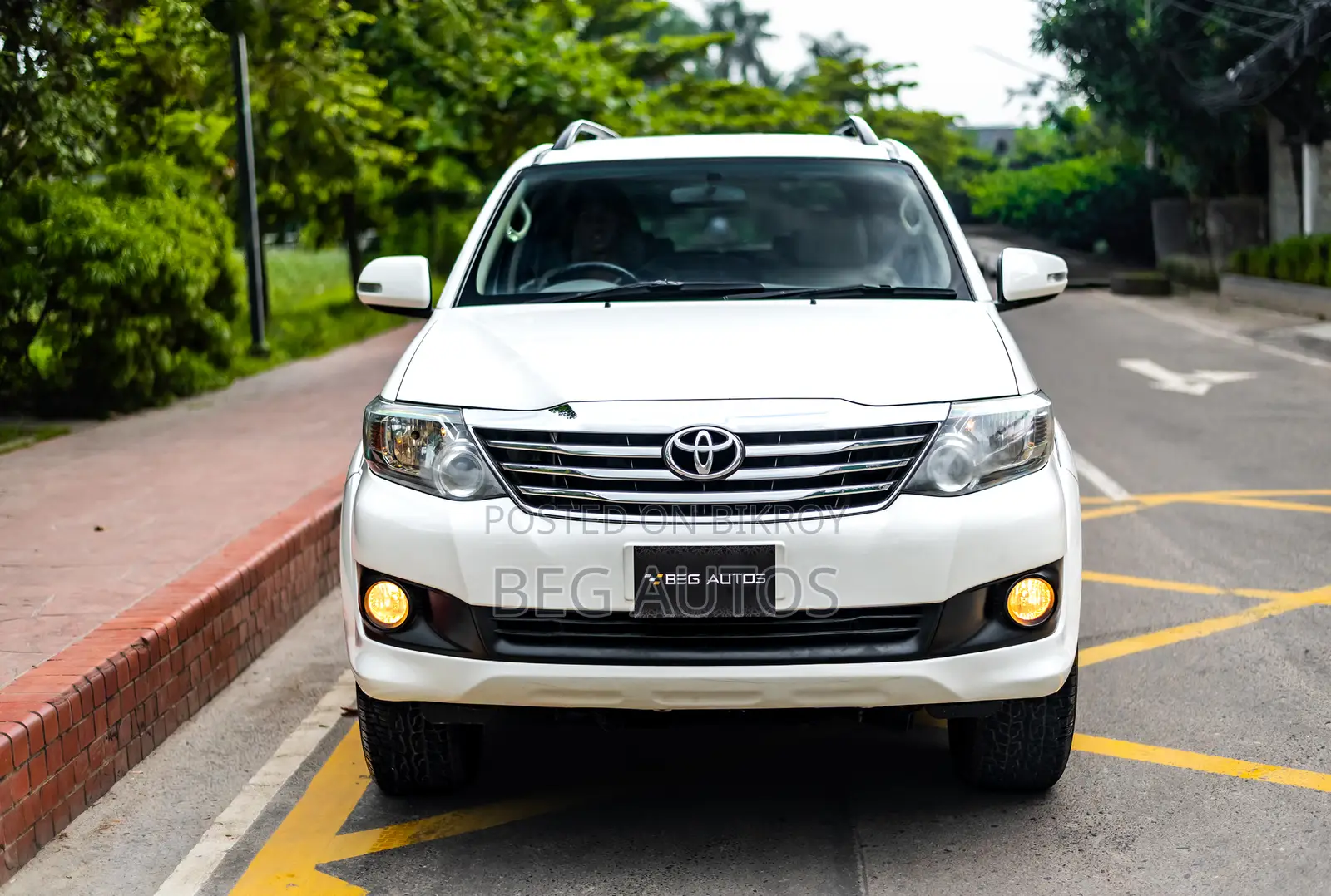 Toyota Fortuner 2.7 Four-Wheel Drive 2011 White