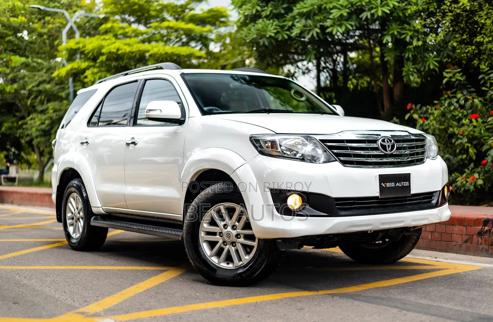 Toyota Fortuner 2.7 Four-Wheel Drive 2011 White