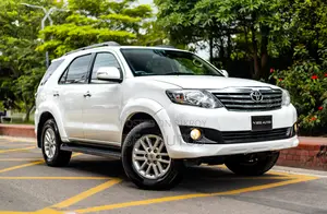 Toyota Fortuner 2.7 Four-Wheel Drive 2011 White