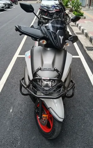 ইয়ামাহা ২০২৪ হোয়াইট