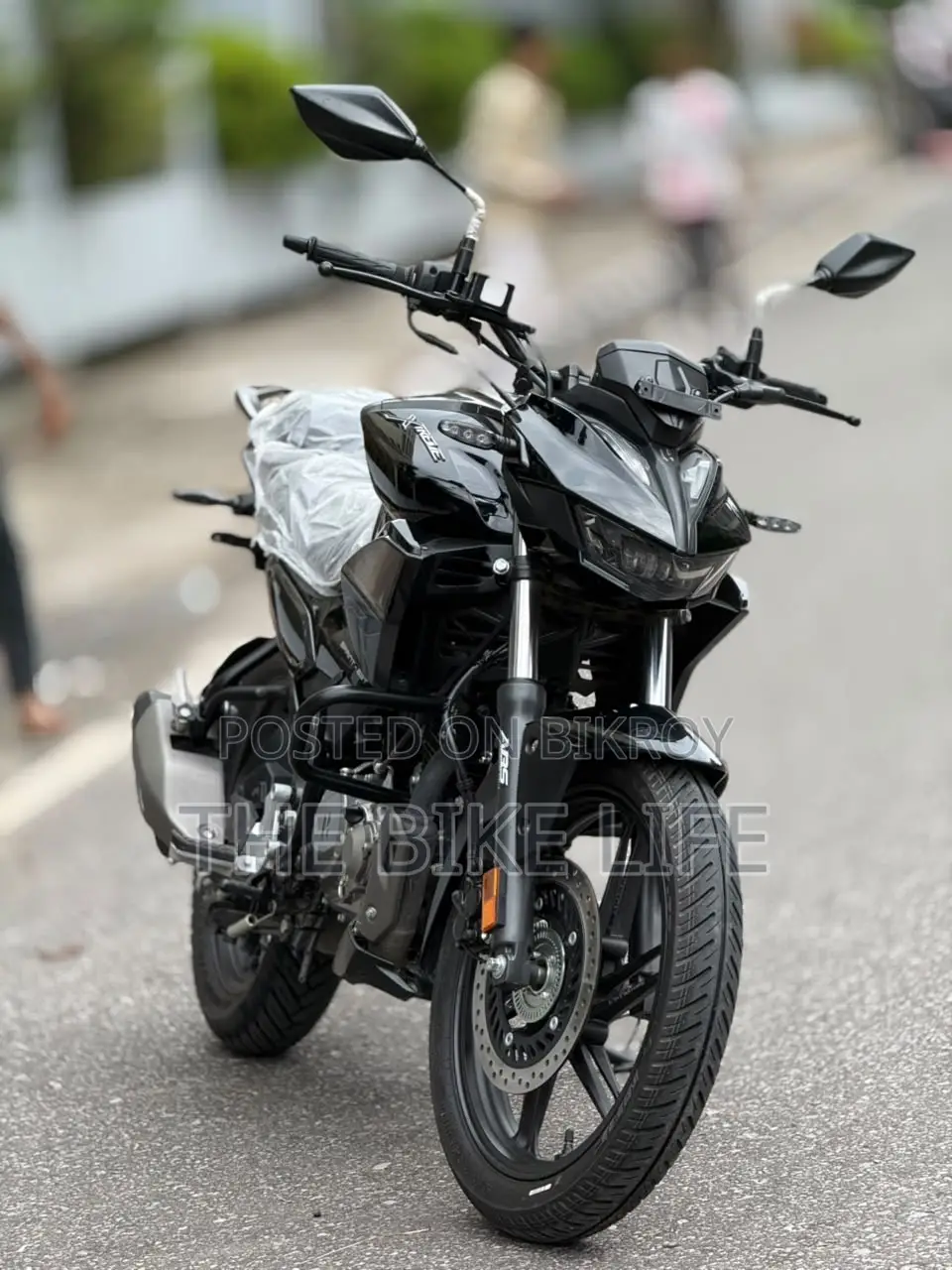 হিরো এক্সট্রিম ১২৫আর ২০২৬ কালো