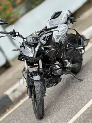হিরো এক্সট্রিম ১২৫আর ২০২৬ কালো