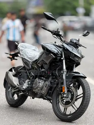 হিরো এক্সট্রিম ১২৫আর ২০২৬ কালো