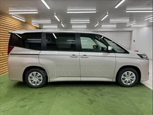 Toyota Noah 2022 ব্রাউন