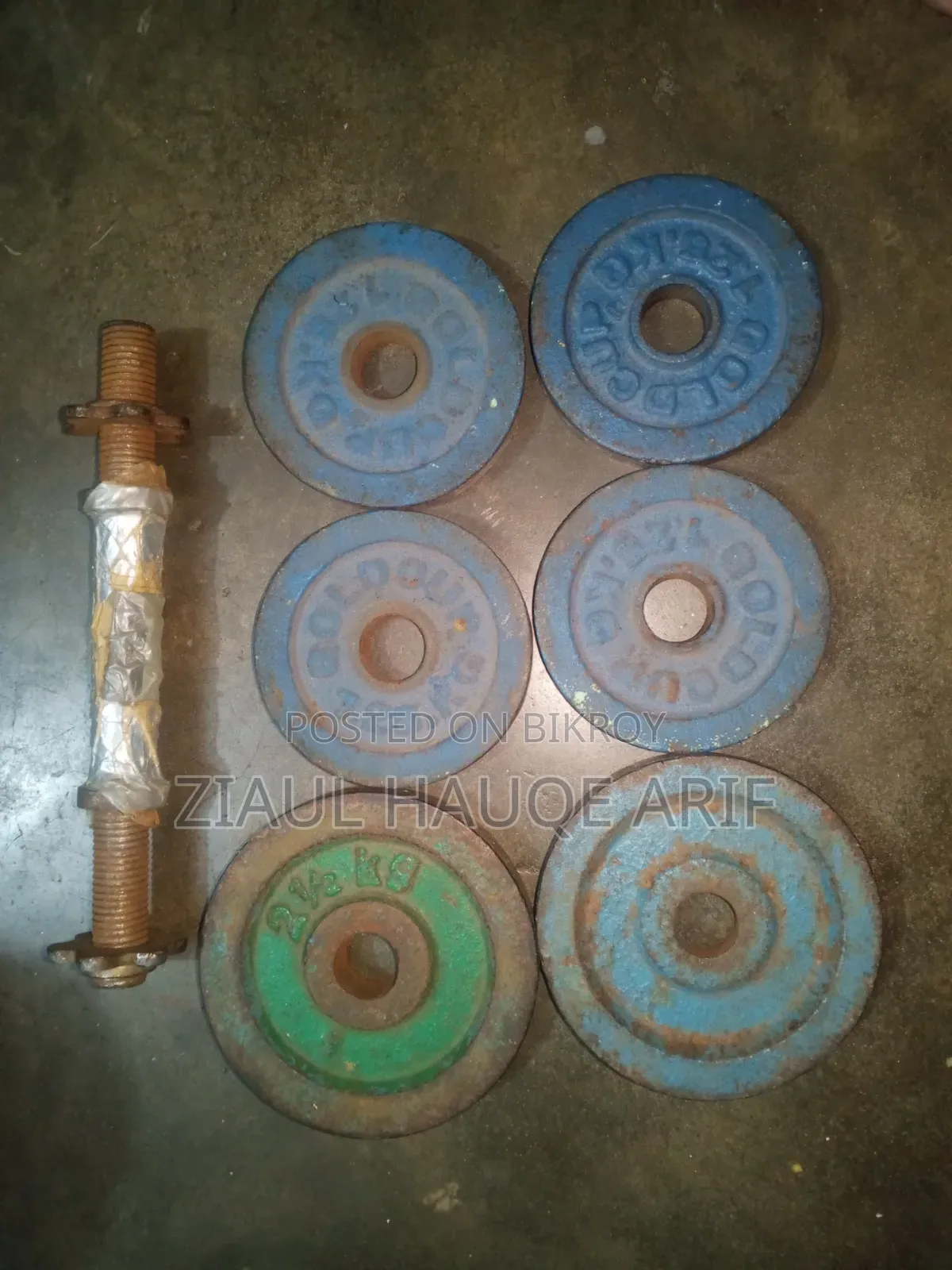 ১০ কেজি ডাম্বেল একটি বারবেল সহ