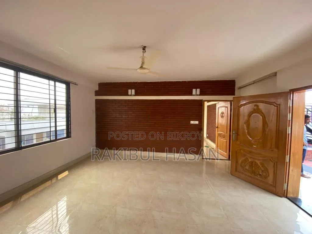 বনানীতে ২৪০০ বর্গফুটের অফিস ভাড়া
