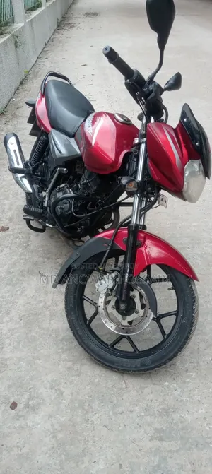বাজাজ ডিসকভার ১২৫ ২০১৯ রেড