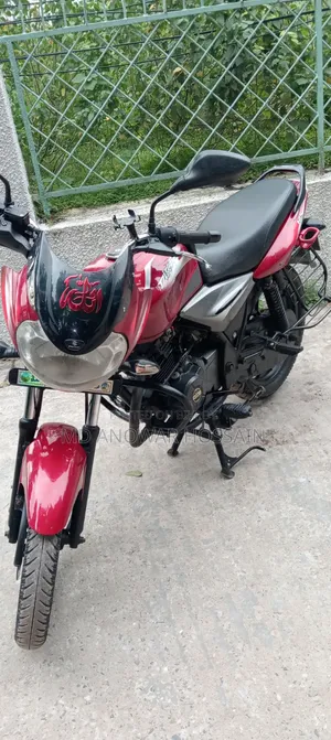 বাজাজ ডিসকভার ১২৫ ২০১৯ রেড