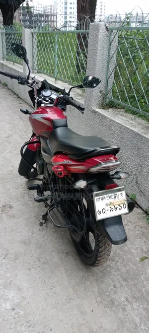 বাজাজ ডিসকভার ১২৫ ২০১৯ রেড
