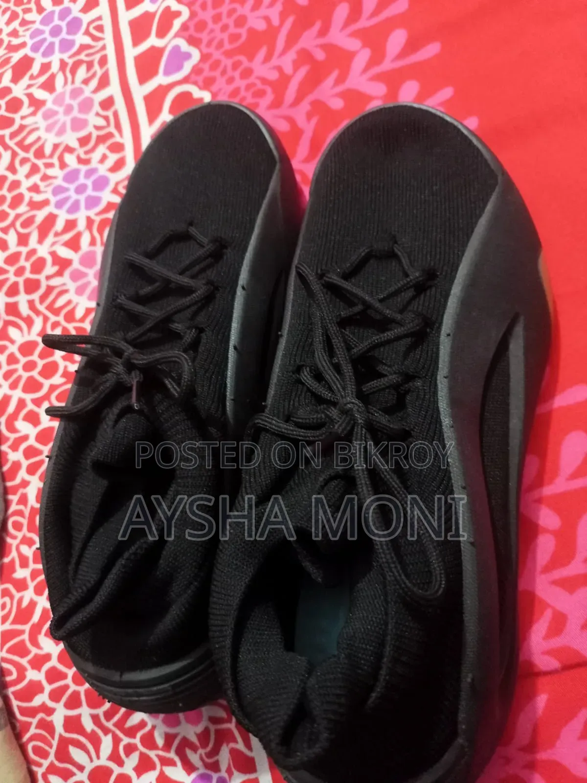 A very beautiful pair of shoes size 43