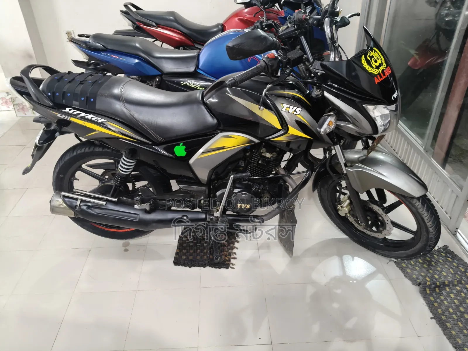 টিভিএস স্ট্রাইকার ১২৫ ২০২২ কালো