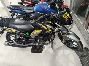 টিভিএস স্ট্রাইকার ১২৫ ২০২২ কালো