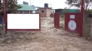 ফার্ম করার স্থাপনাসহ জমি ভাড়া