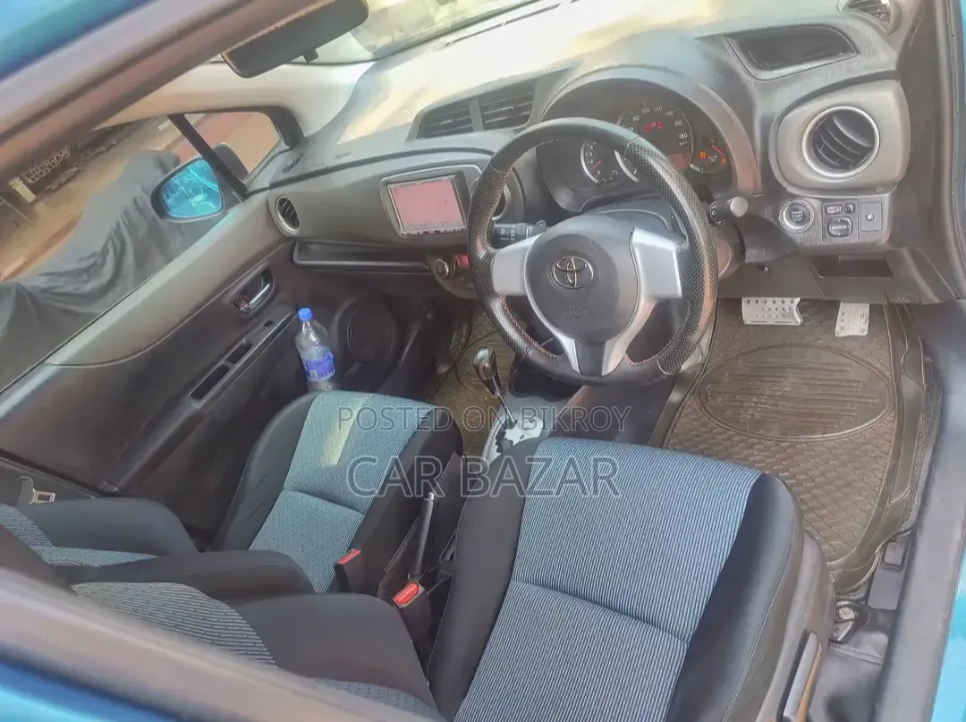 Toyota Vitz 1.5 Front Wheel Drive 5-door 2011 Green