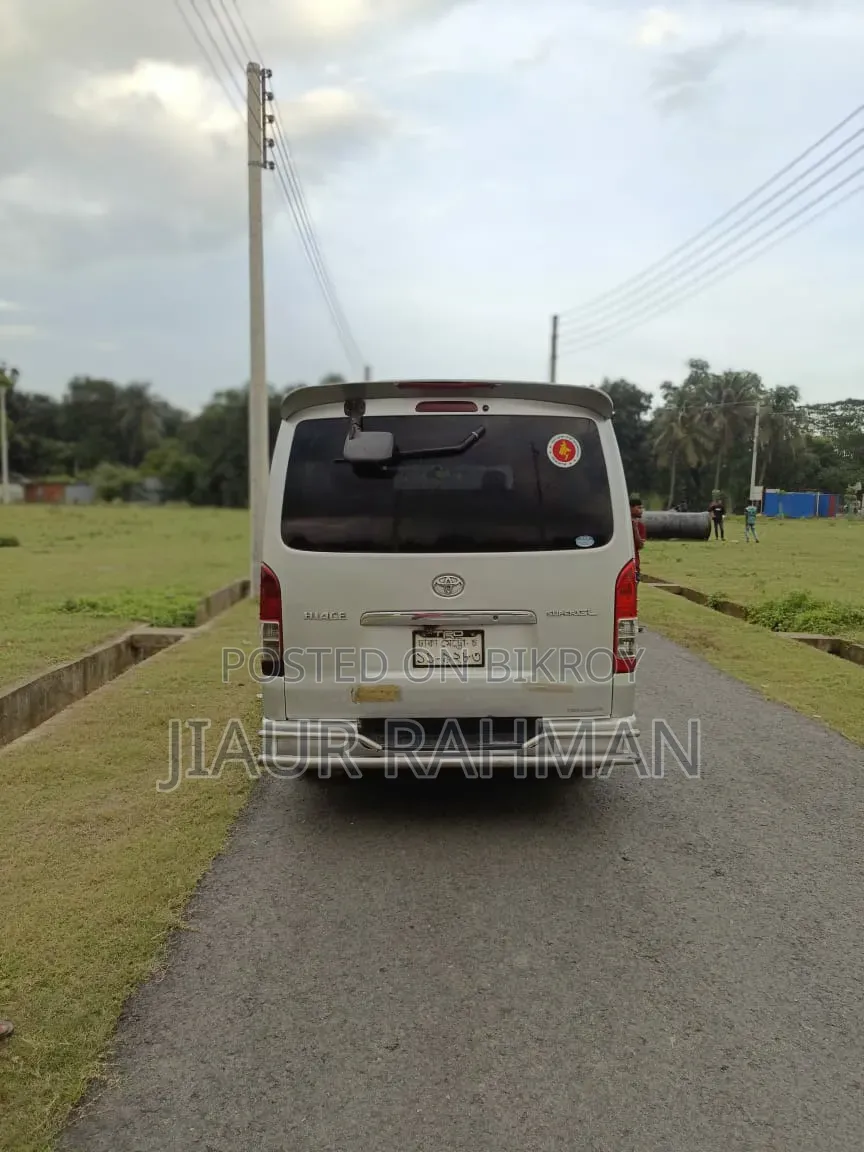 Toyota HiAce 2005 Silver