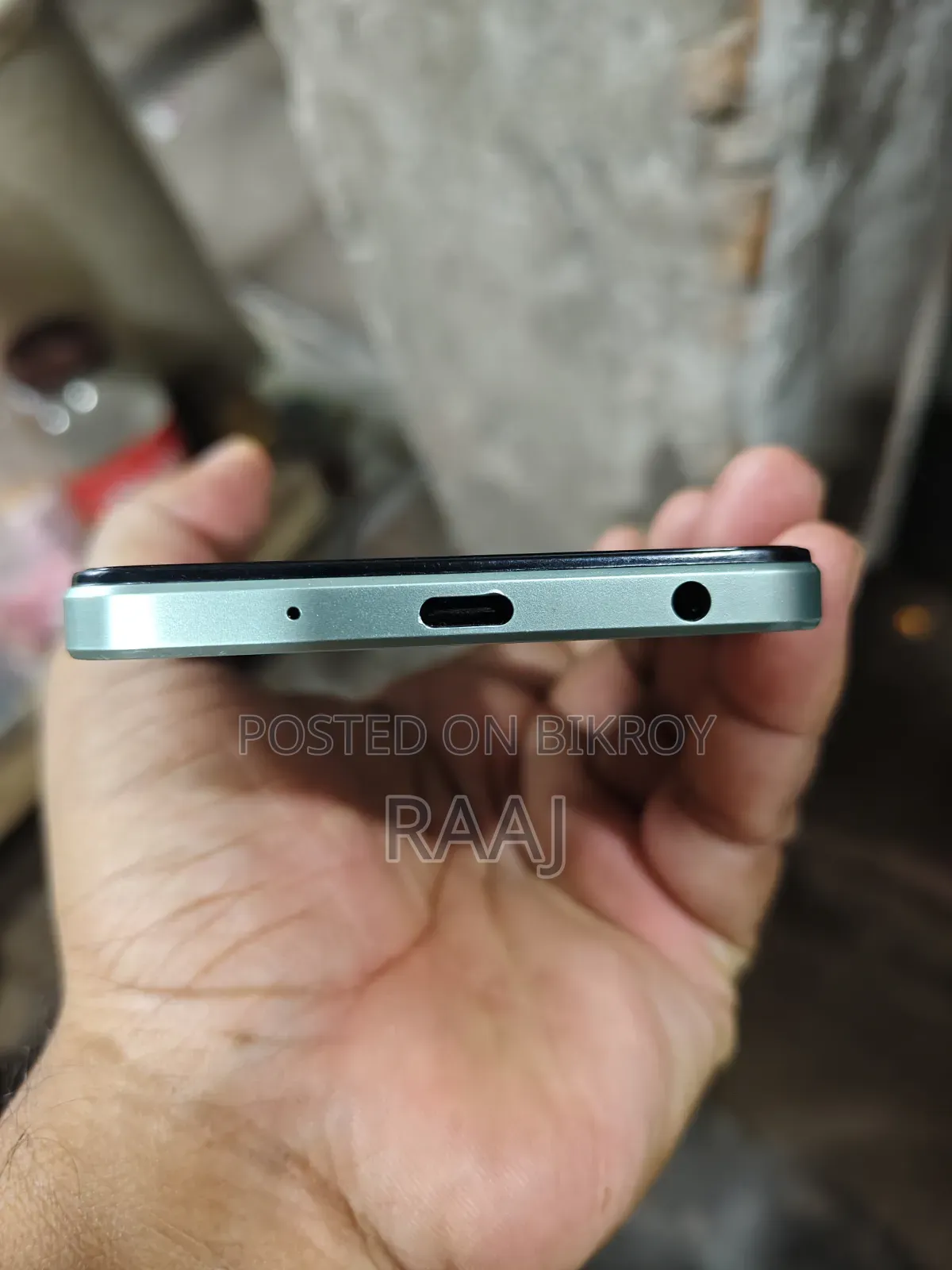 Vivo Y28 4GB RAM 128GB ROM Graphite