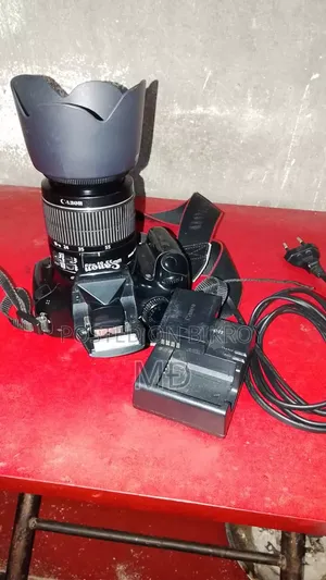 Canon 1100D - 18/55 Lens
