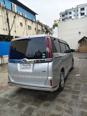 Toyota Noah 1.8 FWD Hybrid (7 seater) 2020 Silver