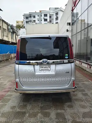 Toyota Noah 1.8 FWD Hybrid (7 seater) 2020 Silver