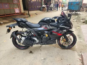 সুজুকি জিক্সার ২০২০ কালো