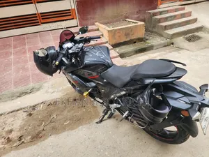 সুজুকি জিক্সার ২০২০ কালো