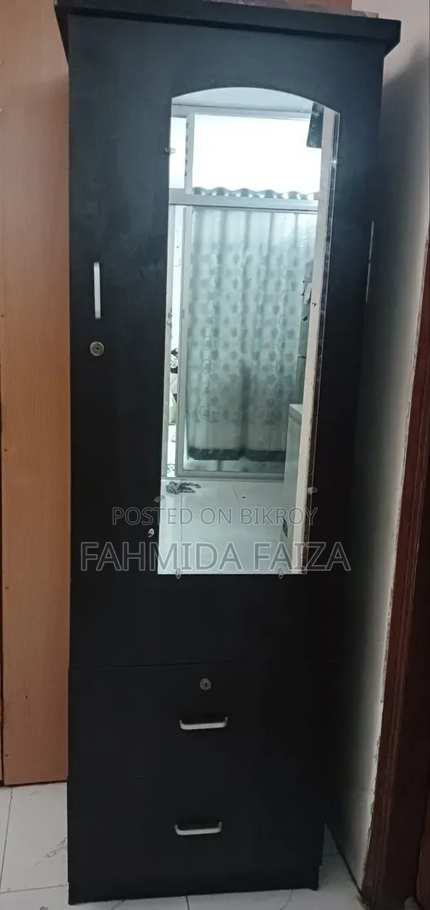 Single Almari With Mirror