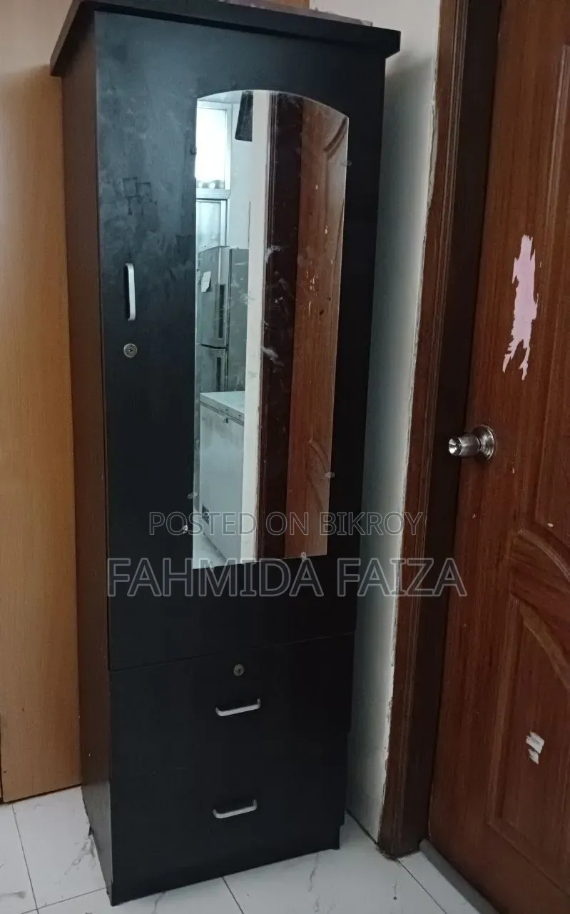 Single Almari With Mirror