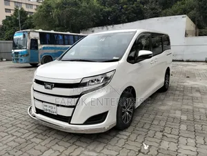 টয়োটা নোয়া ২০১৯ পার্ল