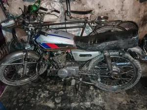 মোটরসাইকেল ২০০০ সিলভার