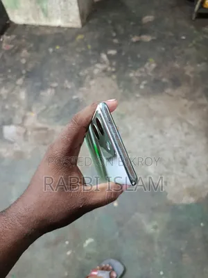 ভিভো ওয়াই৩০০ প্লাস ১২৮ জিবি গোল্ড