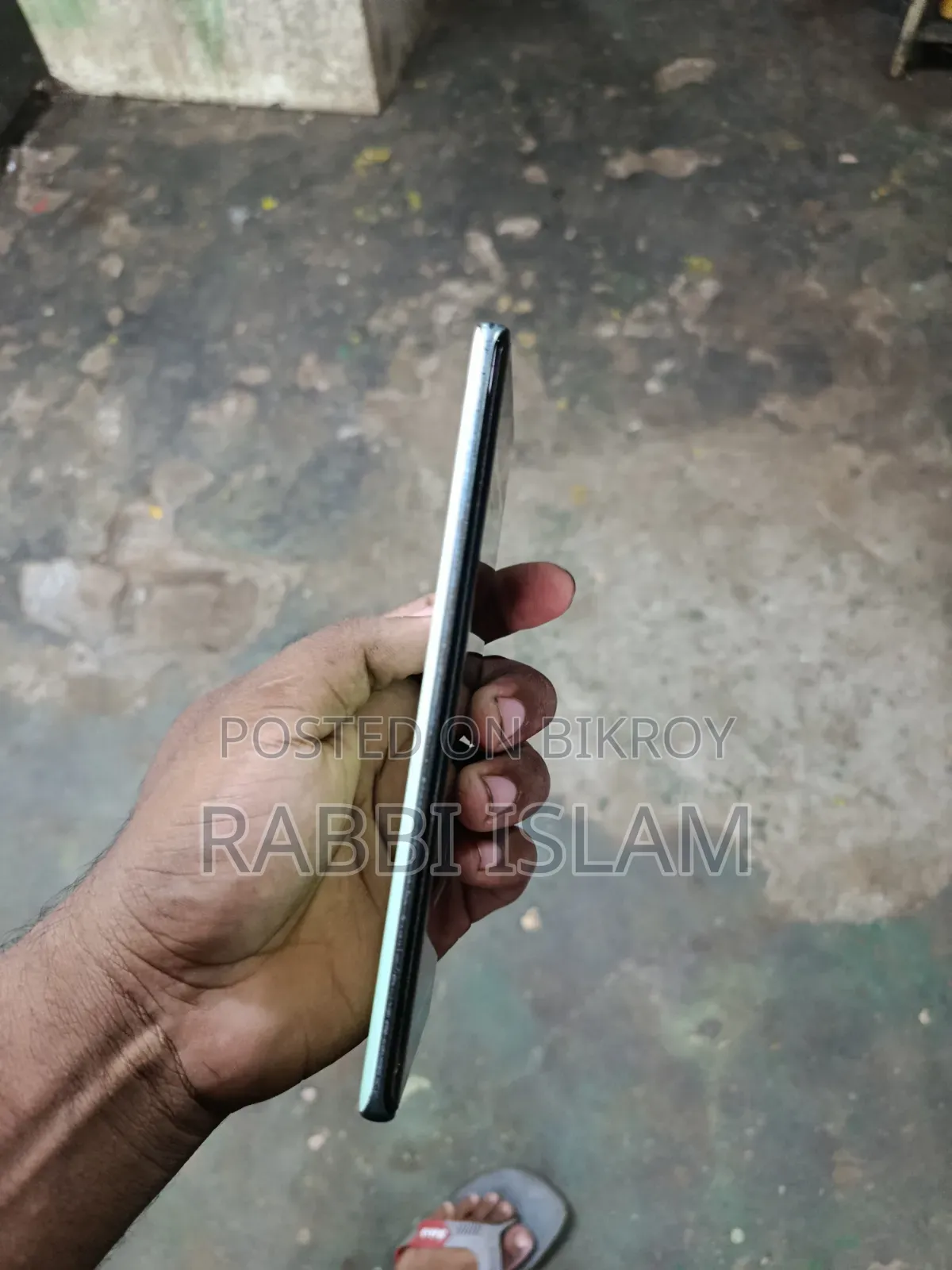 ভিভো ওয়াই৩০০ প্লাস ১২৮ জিবি গোল্ড