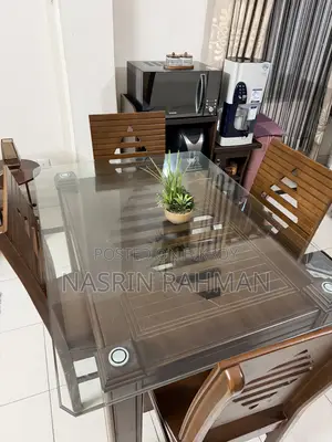 এলেগ্যান্ট ডাইনিং টেবিল