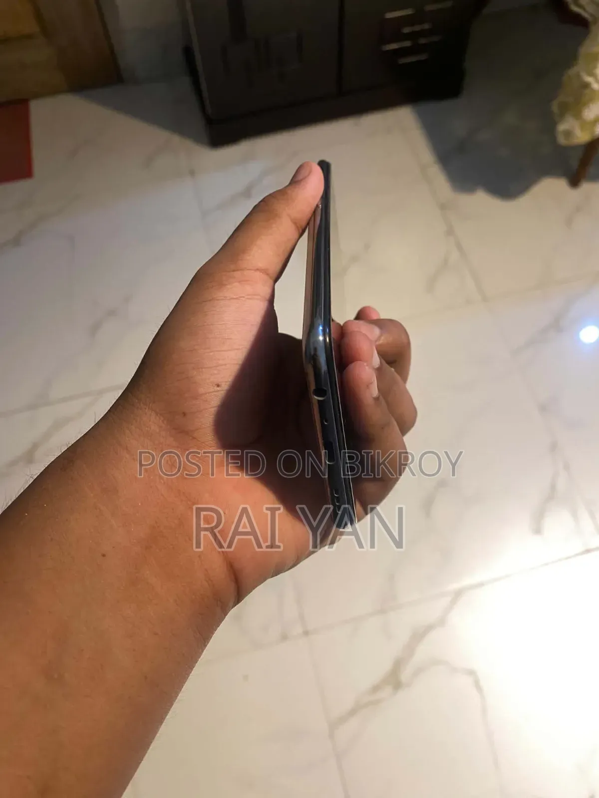 অপ্পো এফ১৭ প্রো ১২৮ জিবি হোয়াইট