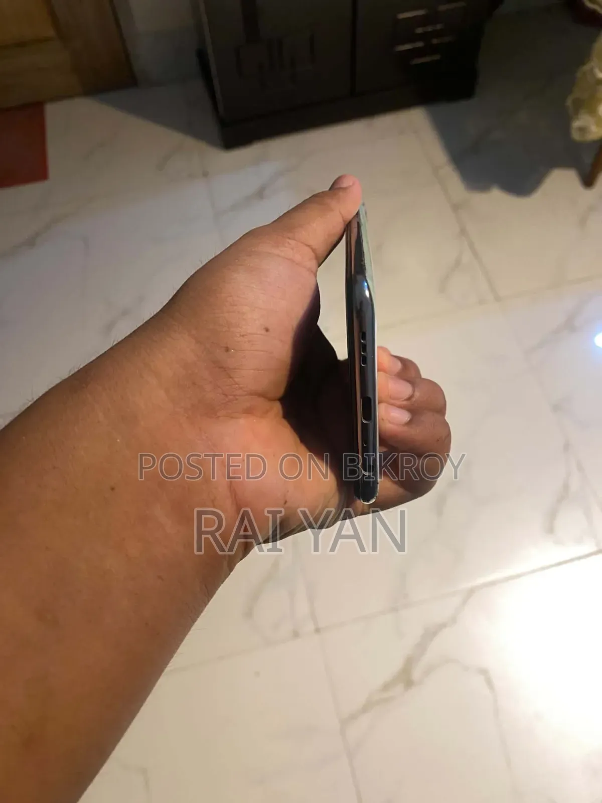 অপ্পো এফ১৭ প্রো ১২৮ জিবি হোয়াইট