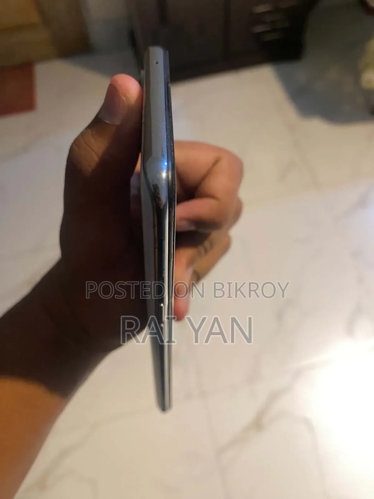 অপ্পো এফ১৭ প্রো ১২৮ জিবি হোয়াইট