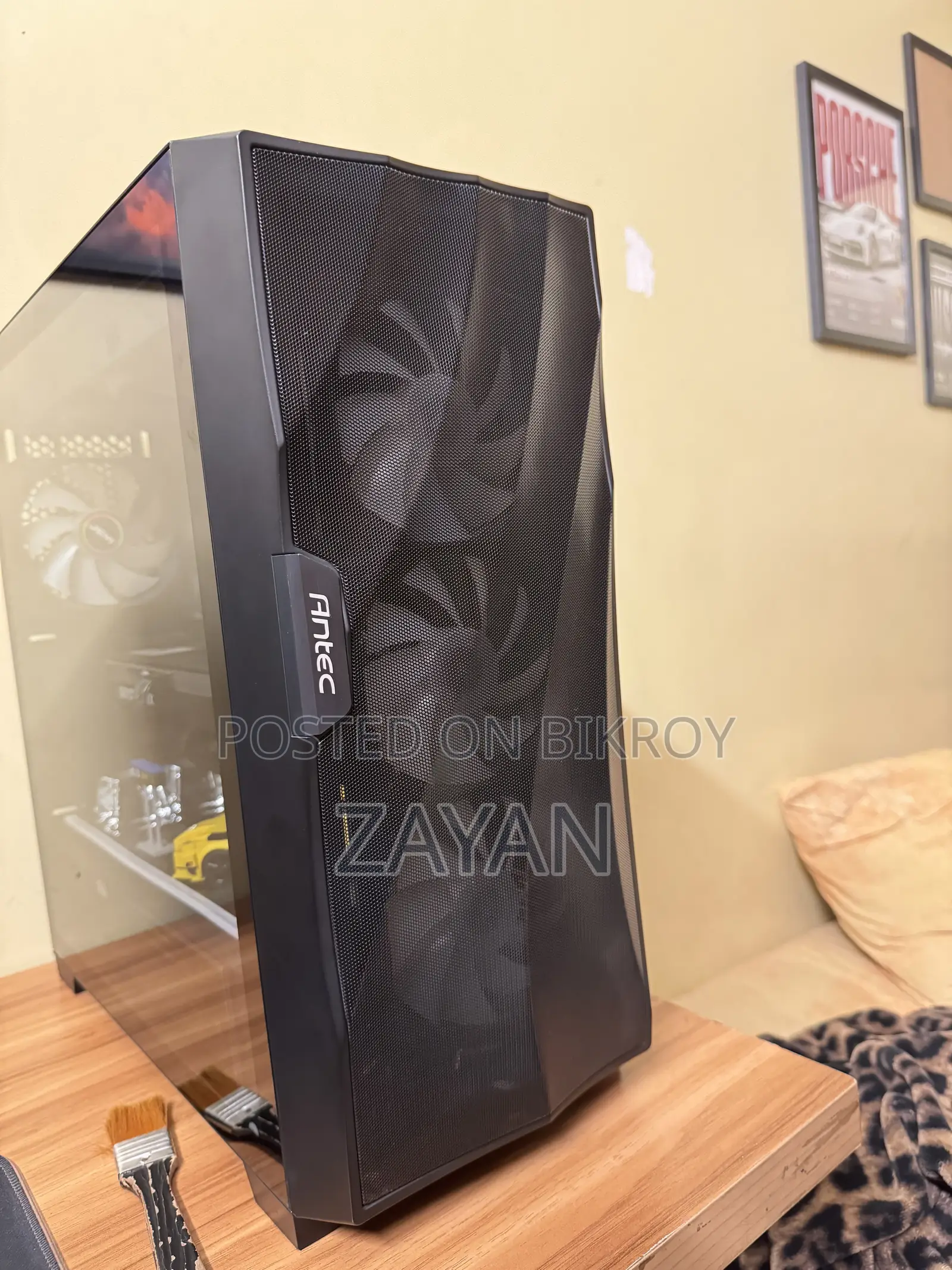 Antec Dark Fleet 700