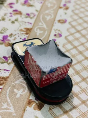 ব্যাগ এবং চক হোল্ডার সহ পুল কিউ