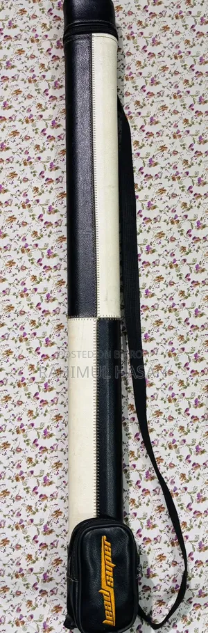 ব্যাগ এবং চক হোল্ডার সহ পুল কিউ