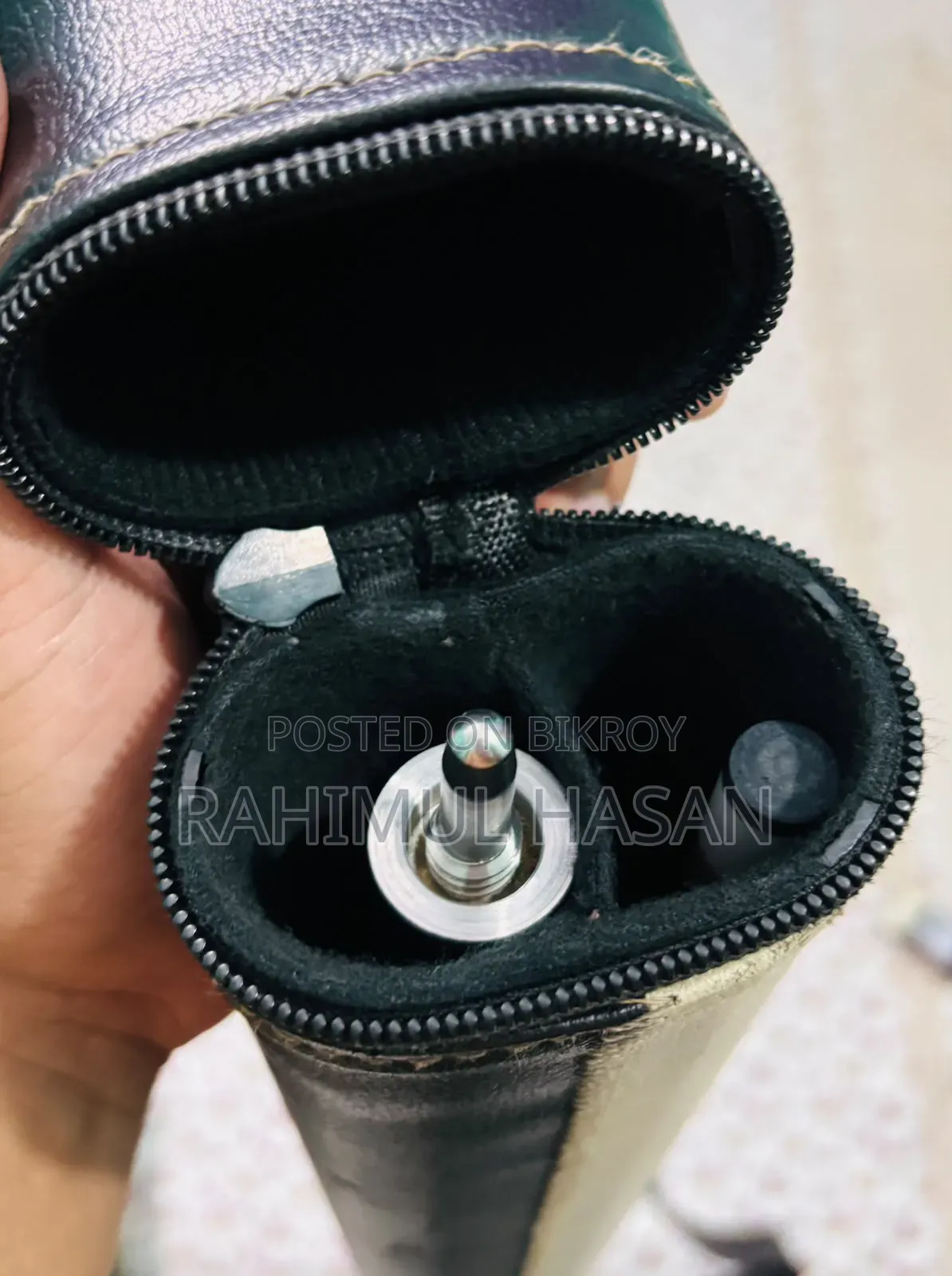 ব্যাগ এবং চক হোল্ডার সহ পুল কিউ