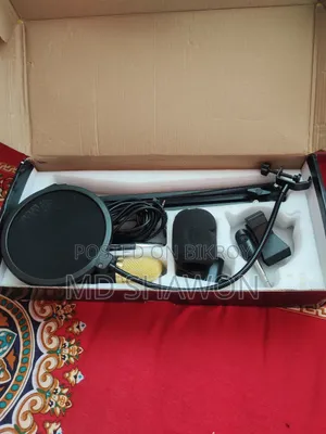 এটি একটি Pawnova ব্রেন্ডের প্রফেসনাল মাইক্রফোন কিট