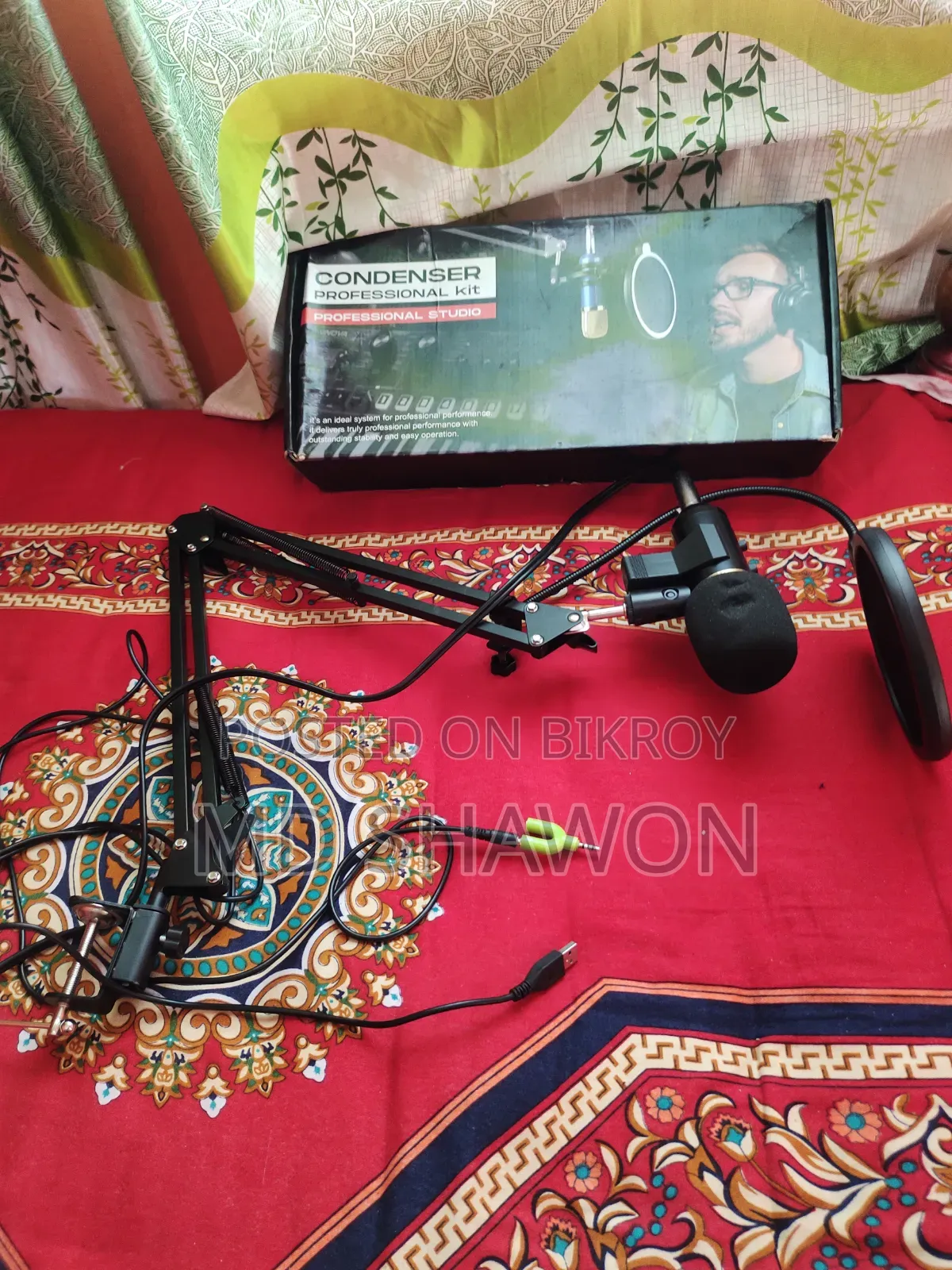 এটি একটি Pawnova ব্রেন্ডের প্রফেসনাল মাইক্রফোন কিট