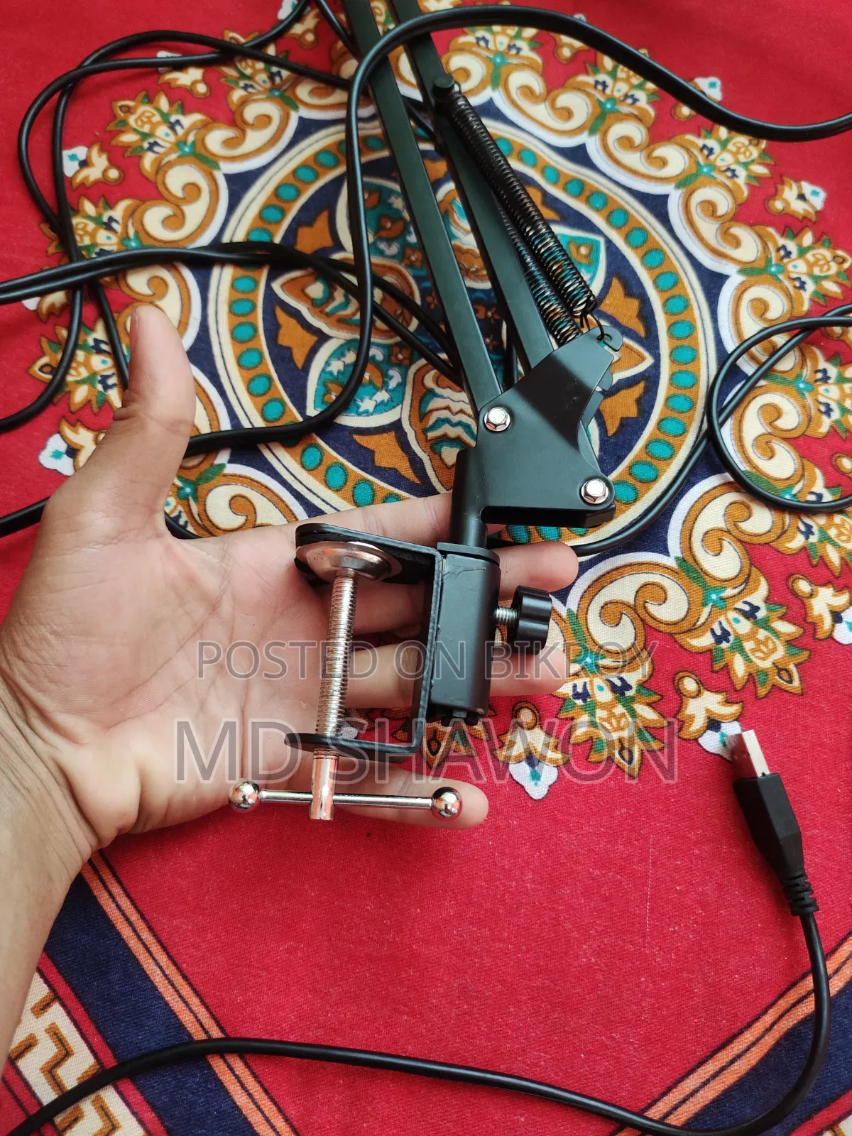 এটি একটি Pawnova ব্রেন্ডের প্রফেসনাল মাইক্রফোন কিট