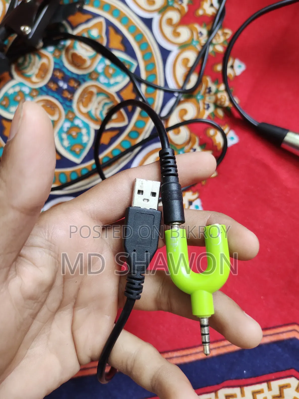 এটি একটি Pawnova ব্রেন্ডের প্রফেসনাল মাইক্রফোন কিট