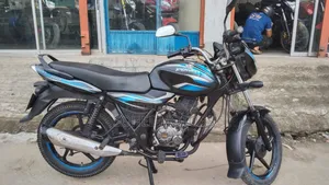 বাজাজ ডিসকভার ১০০ ২০১৩ নীল