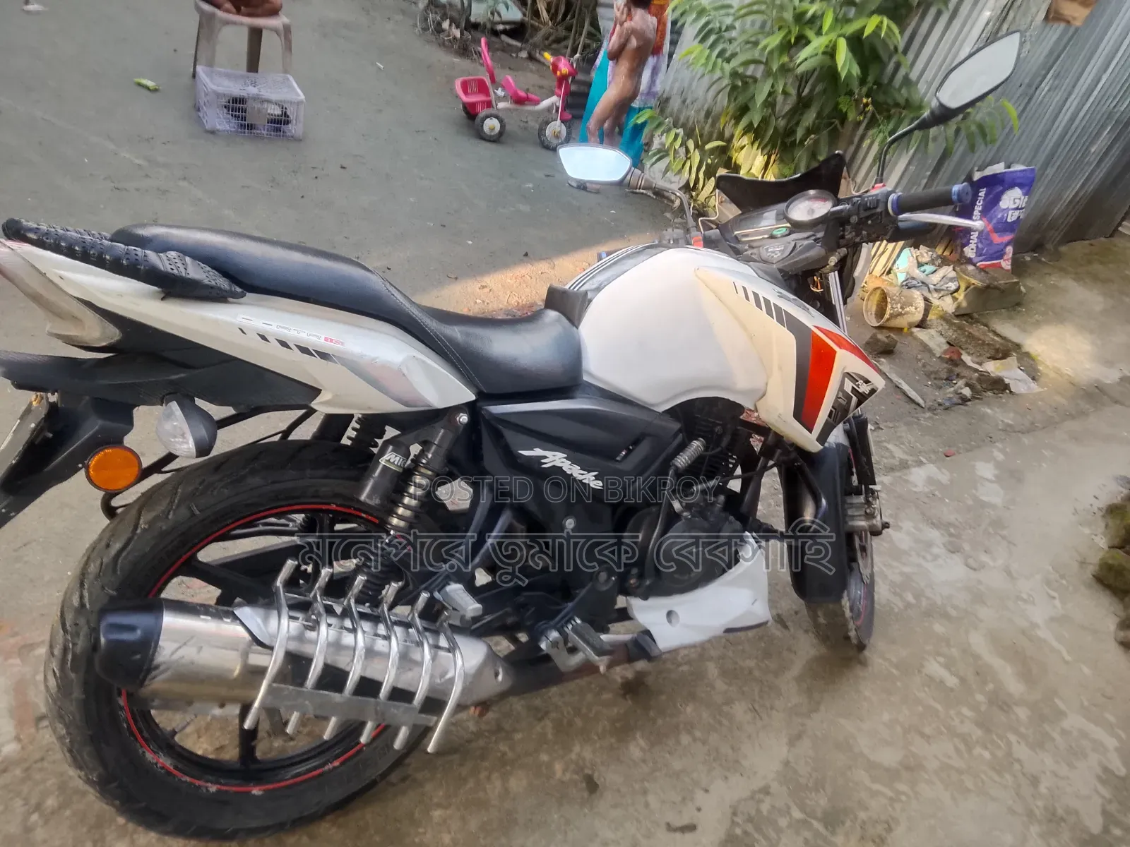 টিভিএস অ্যাপাচি আরটিআর ১৬০ টুভি ২০১৭ হোয়াইট